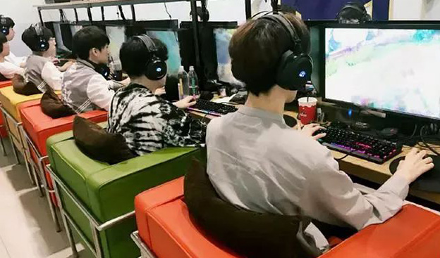 娱乐 | 波士顿最大的乐趣是什么？当然是网吧开黑五连坐啊！