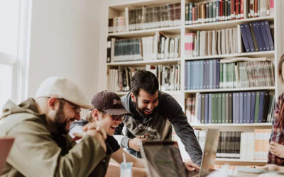 什么？当初送你出国读书，现在你哭着要回国上课？