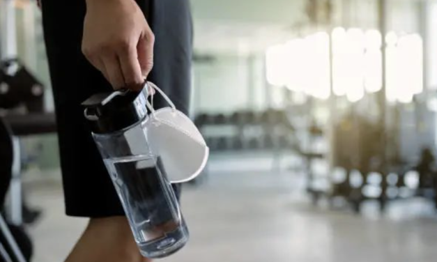 波士顿警方警告学生在外游玩注意手边的饮料被调包或加料酿成大祸