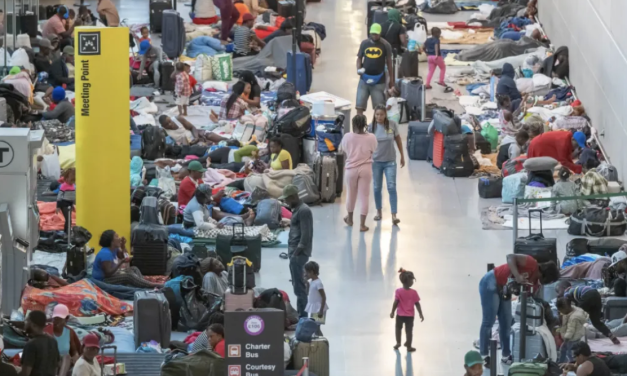 人满为患？！波士顿洛根机场更多难民家庭涌入，还将会有越来越多难民安营扎寨？