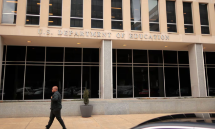 突发！美国教育部大裁员：波士顿办公室1300人全部失业，联邦教育资金悬了？