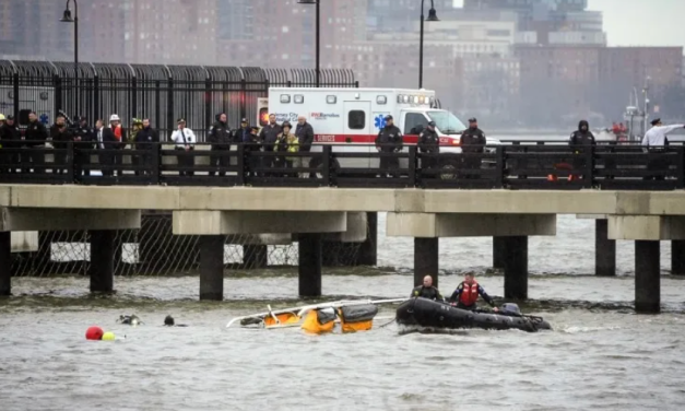 直升机空中解体？！哈德逊河坠机6人死亡，目击者：螺旋桨飞了出去！