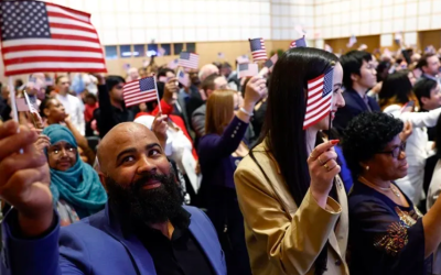 震惊！合法移民也难幸免？美国新规：H-1B、绿卡持有者不随身带证件恐面临监禁！