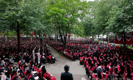 特朗普封杀哈佛国际学生入境，美国顶尖高校再遭重击