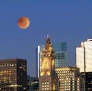 元宵清晨“血月”同框日出：波士顿迎来罕见月全食回顾